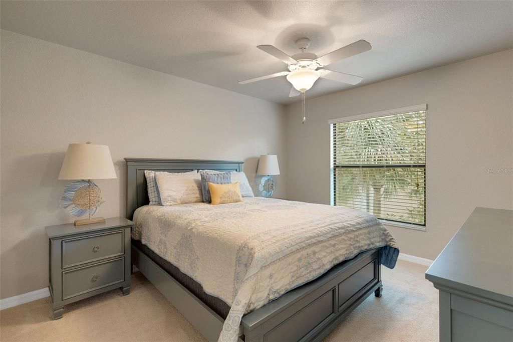 合同活跃: $459,900 (2 贝兹, 2 浴室, 1462 平方英尺)