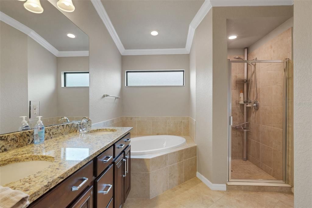 合同活跃: $459,900 (2 贝兹, 2 浴室, 1462 平方英尺)