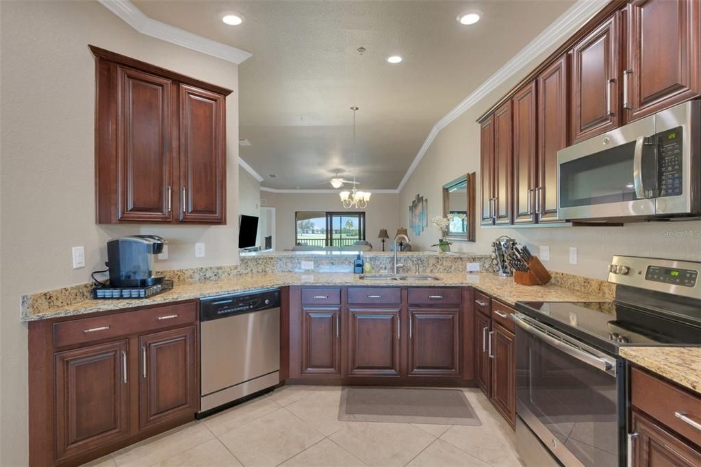 合同活跃: $459,900 (2 贝兹, 2 浴室, 1462 平方英尺)