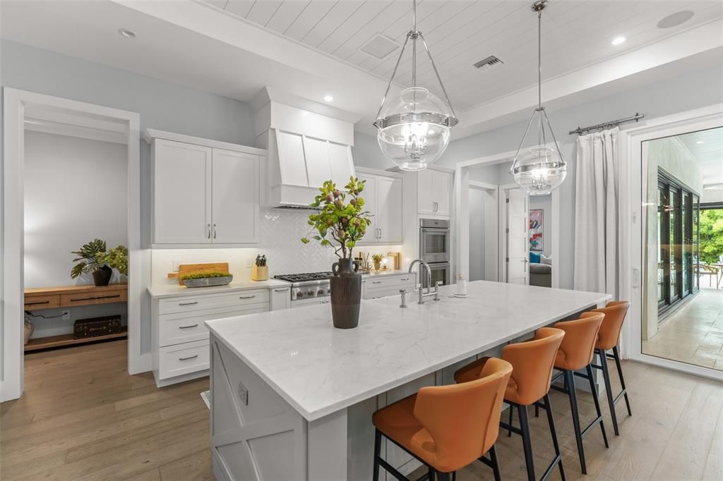 For Sale: $3,375,000 (5 beds, 5 baths, 4701 Square Feet)