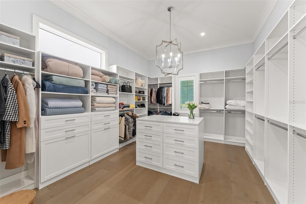 For Sale: $3,375,000 (5 beds, 5 baths, 4701 Square Feet)