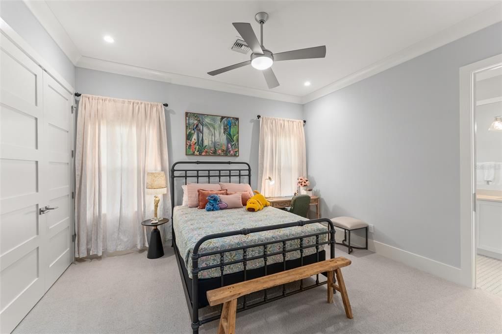 For Sale: $3,375,000 (5 beds, 5 baths, 4701 Square Feet)