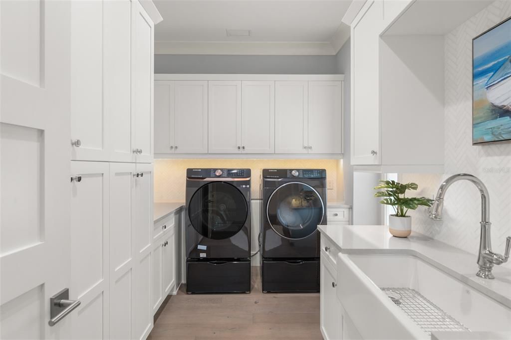 For Sale: $3,375,000 (5 beds, 5 baths, 4701 Square Feet)