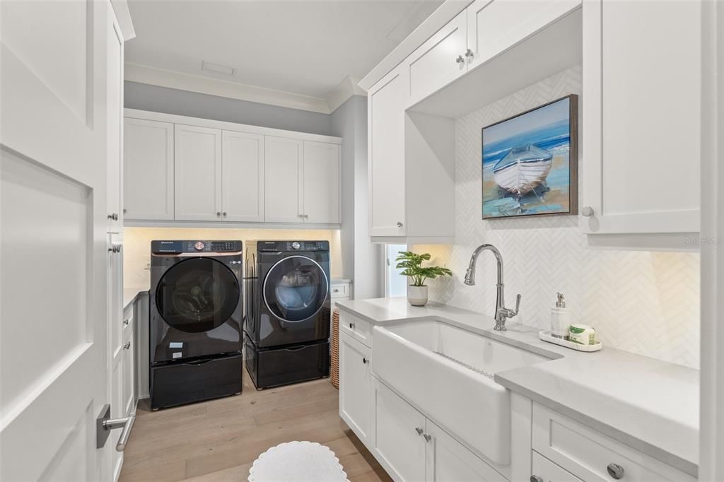 For Sale: $3,375,000 (5 beds, 5 baths, 4701 Square Feet)