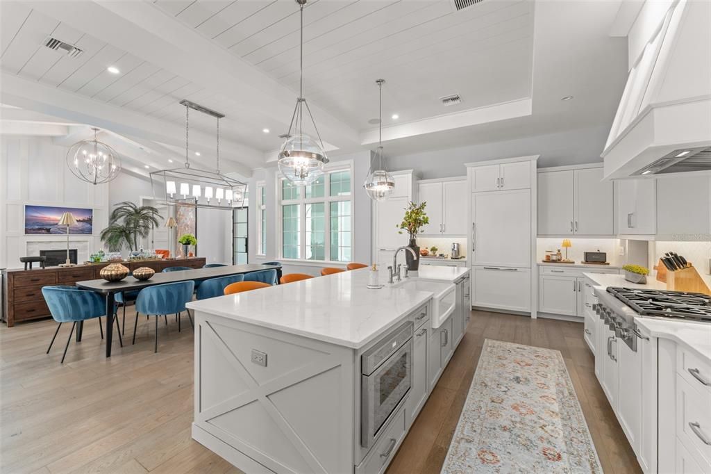 For Sale: $3,375,000 (5 beds, 5 baths, 4701 Square Feet)