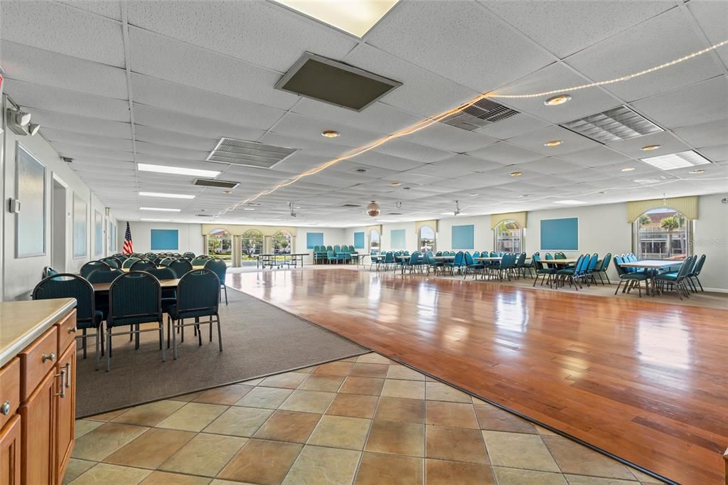 Activo con contrato: $249,000 (2 camas, 2 baños, 1373 Pies cuadrados)