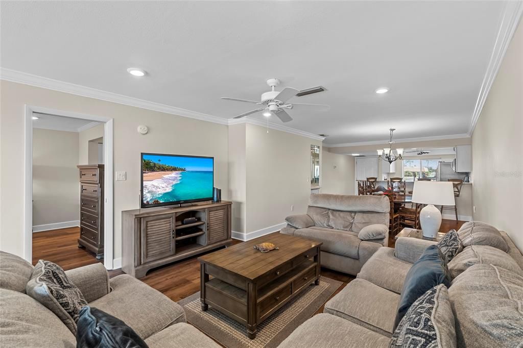 Activo con contrato: $249,000 (2 camas, 2 baños, 1373 Pies cuadrados)