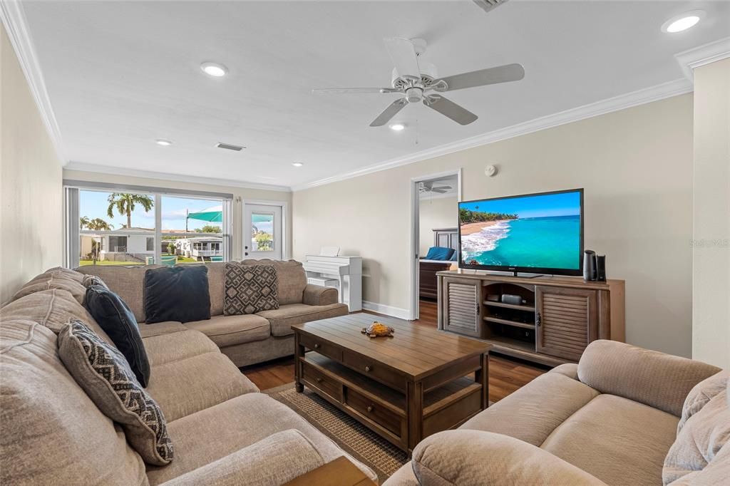 Activo con contrato: $249,000 (2 camas, 2 baños, 1373 Pies cuadrados)