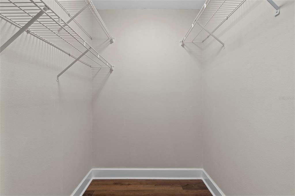 Activo con contrato: $249,000 (2 camas, 2 baños, 1373 Pies cuadrados)