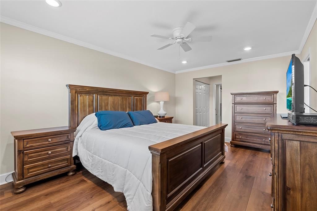 Activo con contrato: $249,000 (2 camas, 2 baños, 1373 Pies cuadrados)