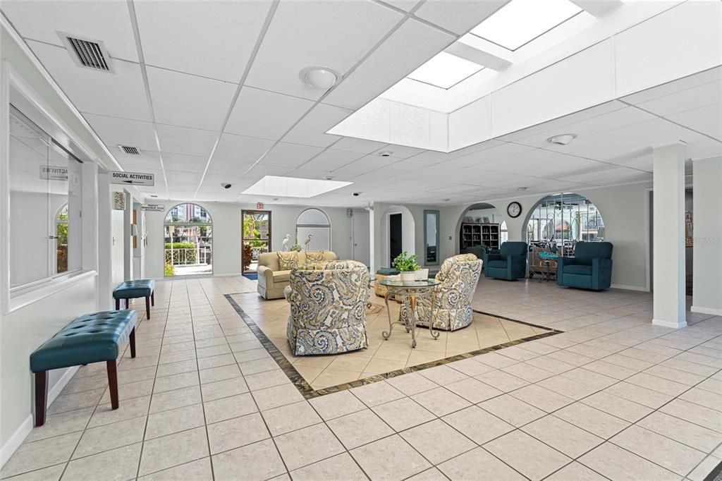 Activo con contrato: $249,000 (2 camas, 2 baños, 1373 Pies cuadrados)