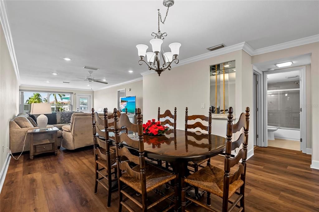 Activo con contrato: $249,000 (2 camas, 2 baños, 1373 Pies cuadrados)