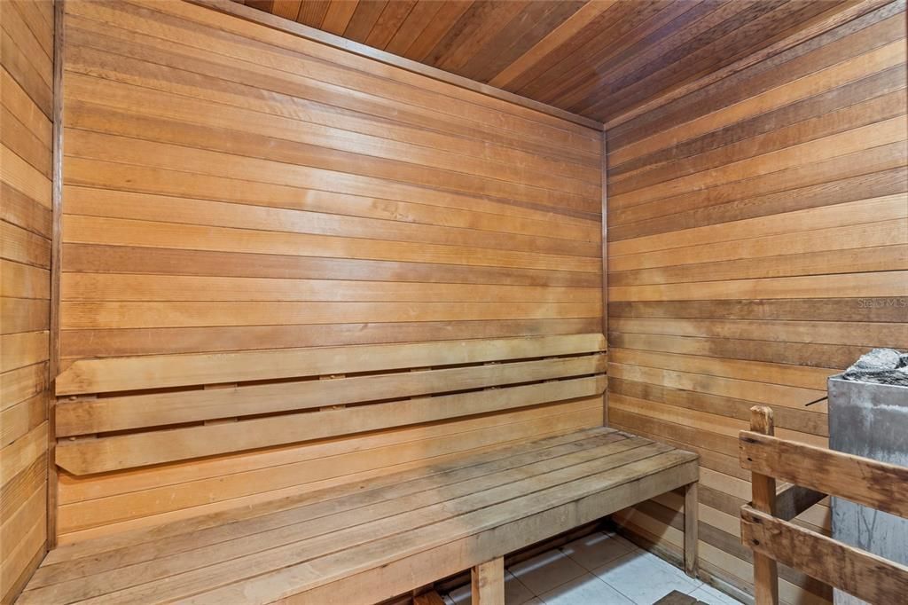 Activo con contrato: $249,000 (2 camas, 2 baños, 1373 Pies cuadrados)