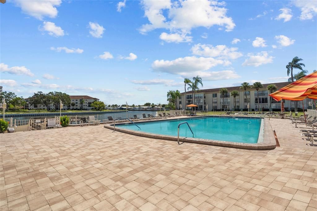 Activo con contrato: $249,000 (2 camas, 2 baños, 1373 Pies cuadrados)