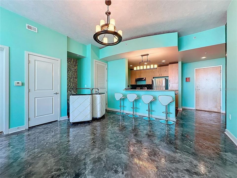 For Sale: $399,000 (2 beds, 2 baths, 1263 Square Feet)