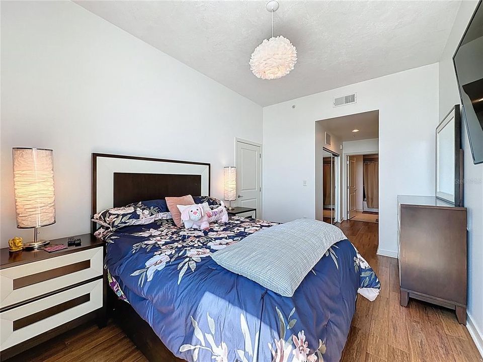 For Sale: $399,000 (2 beds, 2 baths, 1263 Square Feet)