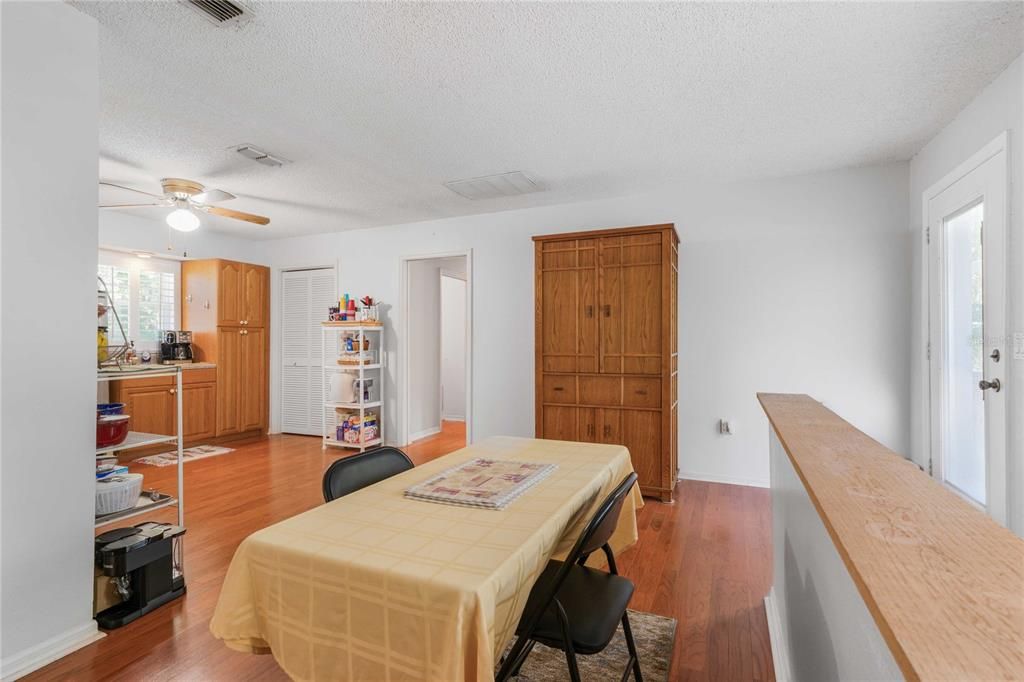 待售: $350,000 (4 贝兹, 2 浴室, 2776 平方英尺)