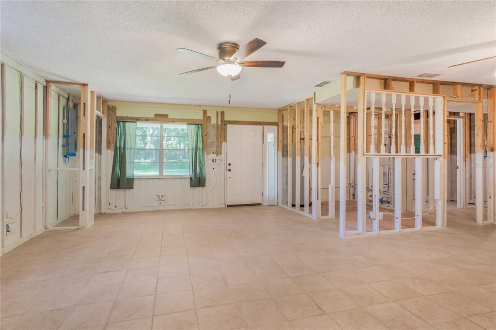 待售: $350,000 (4 贝兹, 2 浴室, 2776 平方英尺)