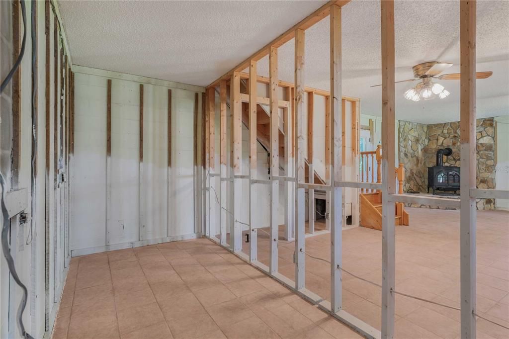 待售: $350,000 (4 贝兹, 2 浴室, 2776 平方英尺)