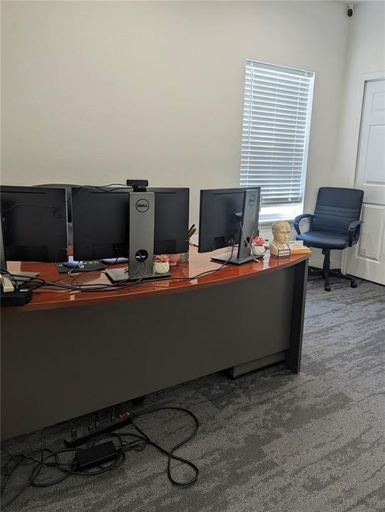 Под контрактом: $725,000 (0 спален, 0 ванн, 2035 Квадратных фут)