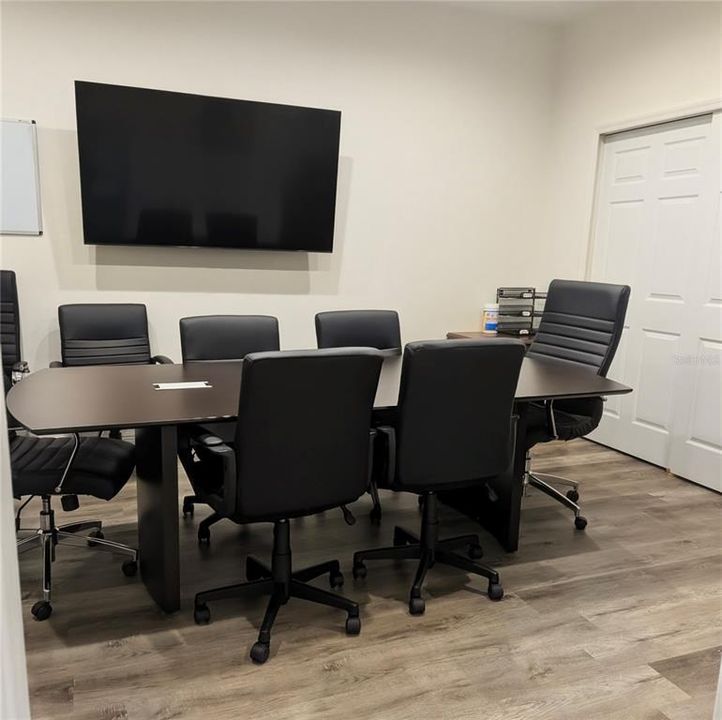 Под контрактом: $725,000 (0 спален, 0 ванн, 2035 Квадратных фут)