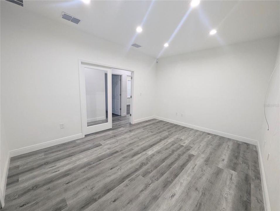 Под контрактом: $725,000 (0 спален, 0 ванн, 2035 Квадратных фут)