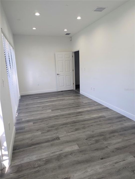 Под контрактом: $725,000 (0 спален, 0 ванн, 2035 Квадратных фут)