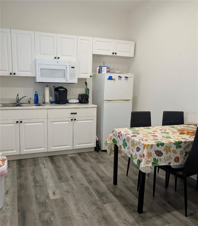 Под контрактом: $725,000 (0 спален, 0 ванн, 2035 Квадратных фут)