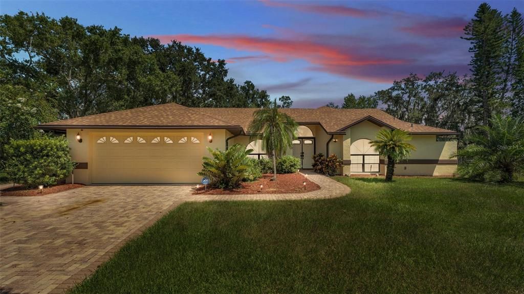 Recently Sold: $450,000 (3 beds, 2 baths, 2206 Square Feet)