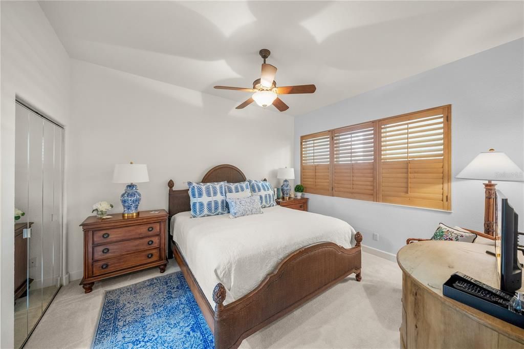 Под контрактом: $2,100,000 (3 спален, 3 ванн, 2448 Квадратных фут)