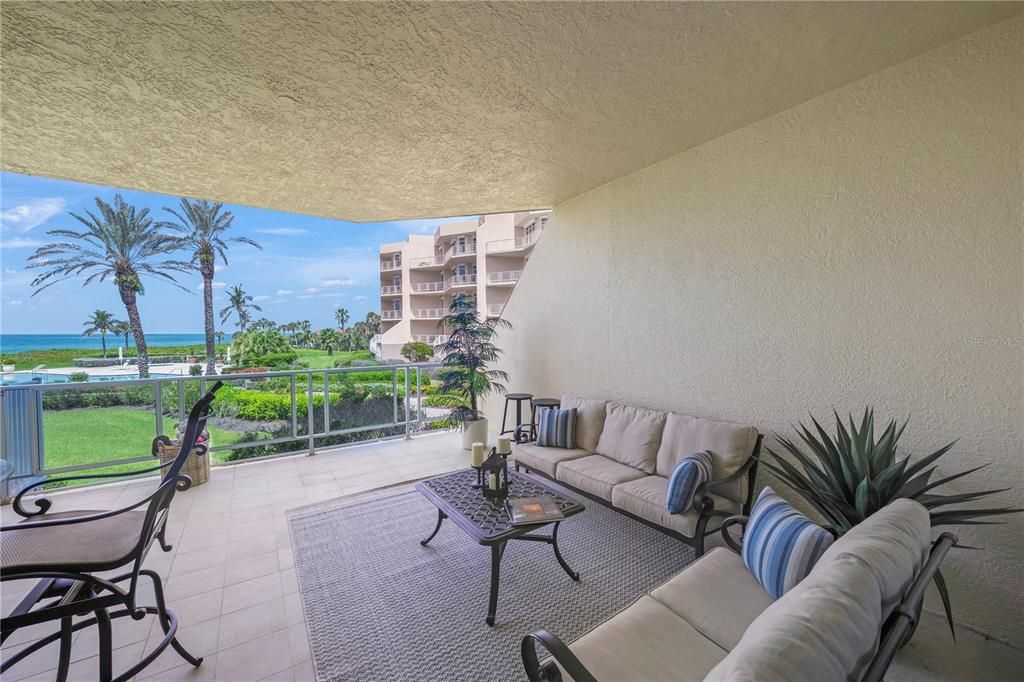 Под контрактом: $2,100,000 (3 спален, 3 ванн, 2448 Квадратных фут)