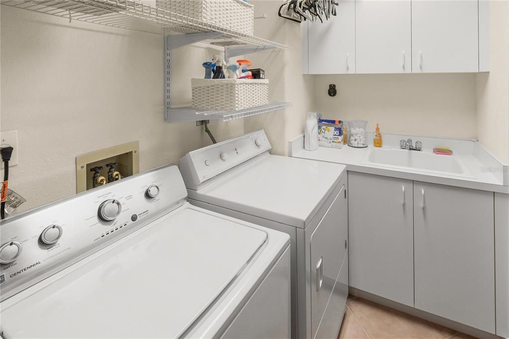 Под контрактом: $2,100,000 (3 спален, 3 ванн, 2448 Квадратных фут)