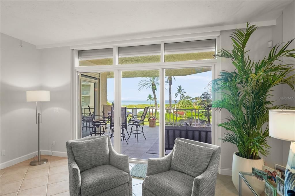 Под контрактом: $2,100,000 (3 спален, 3 ванн, 2448 Квадратных фут)