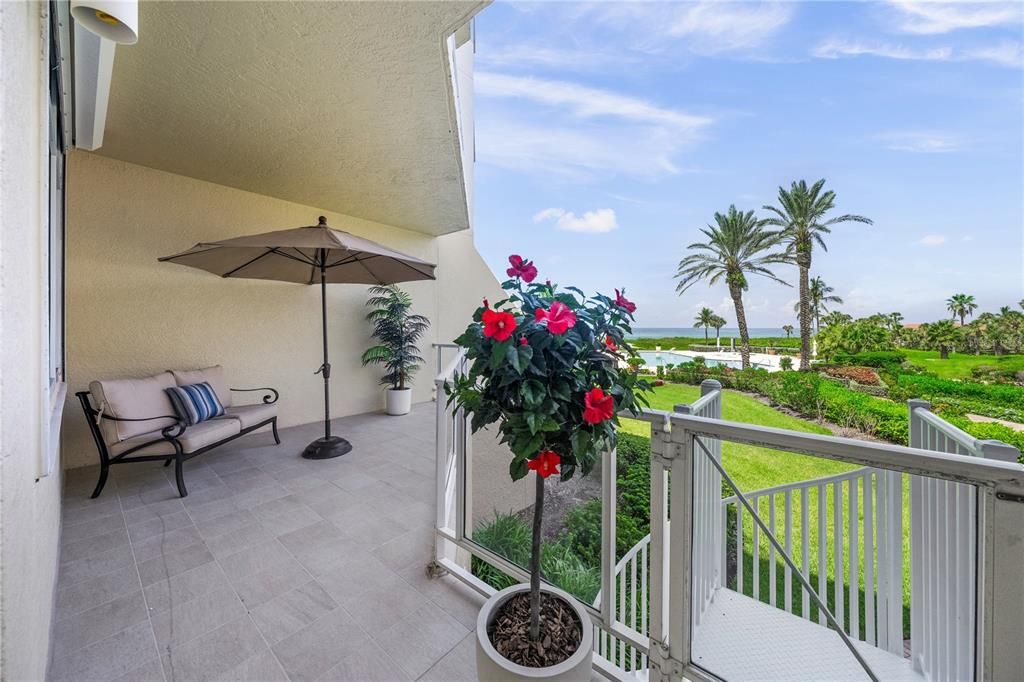 Под контрактом: $2,100,000 (3 спален, 3 ванн, 2448 Квадратных фут)