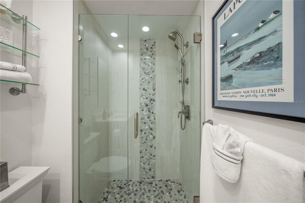 Под контрактом: $2,100,000 (3 спален, 3 ванн, 2448 Квадратных фут)