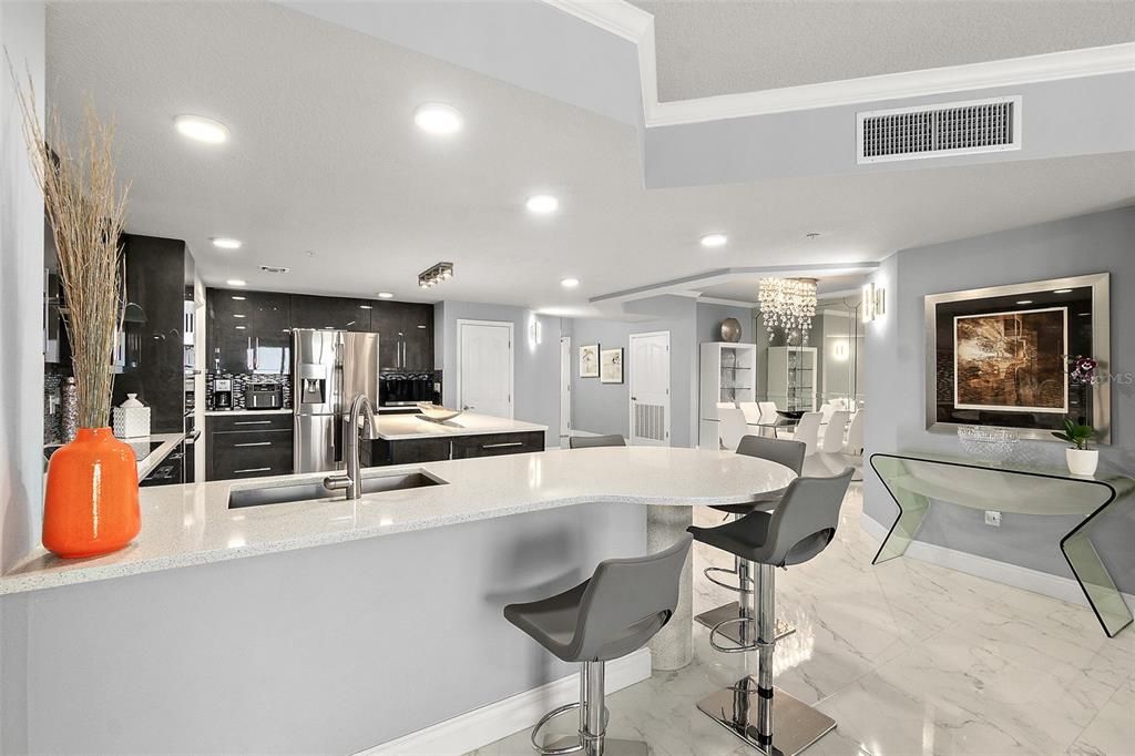 待售: $749,000 (2 贝兹, 2 浴室, 2040 平方英尺)