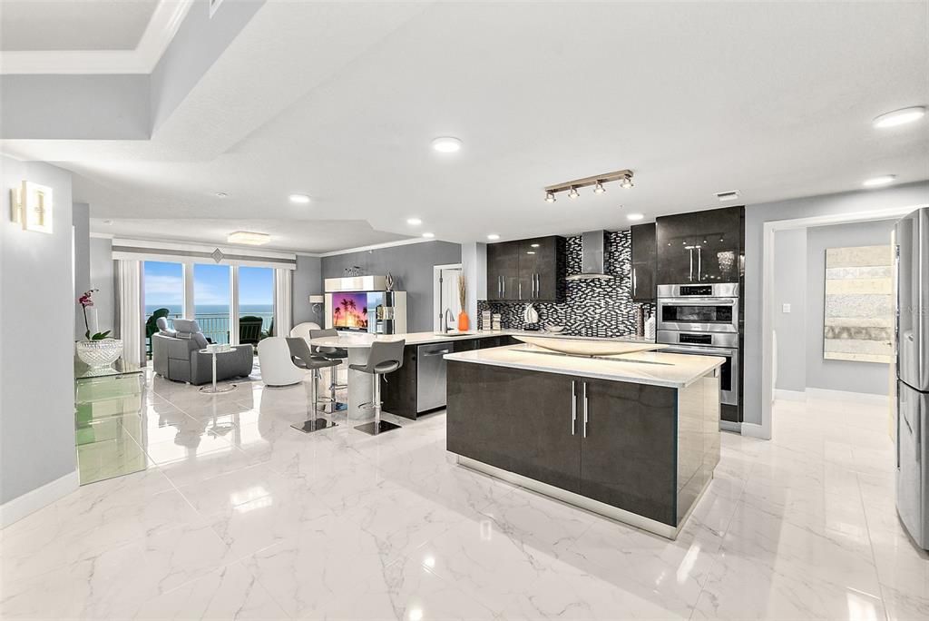 待售: $749,000 (2 贝兹, 2 浴室, 2040 平方英尺)