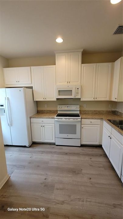 Active With Contract: $1,750 (2 beds, 2 baths, 1106 Square Feet)