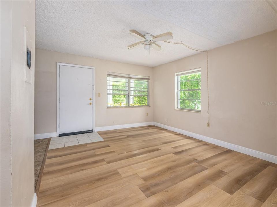 В аренду: $1,375 (2 спален, 1 ванн, 700 Квадратных фут)