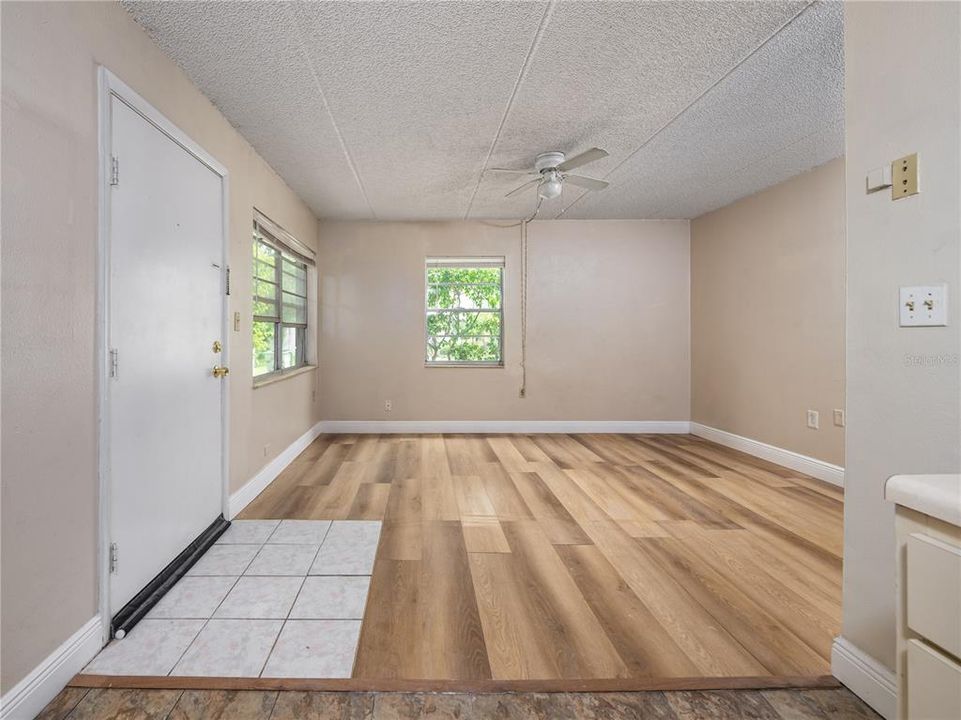 В аренду: $1,375 (2 спален, 1 ванн, 700 Квадратных фут)