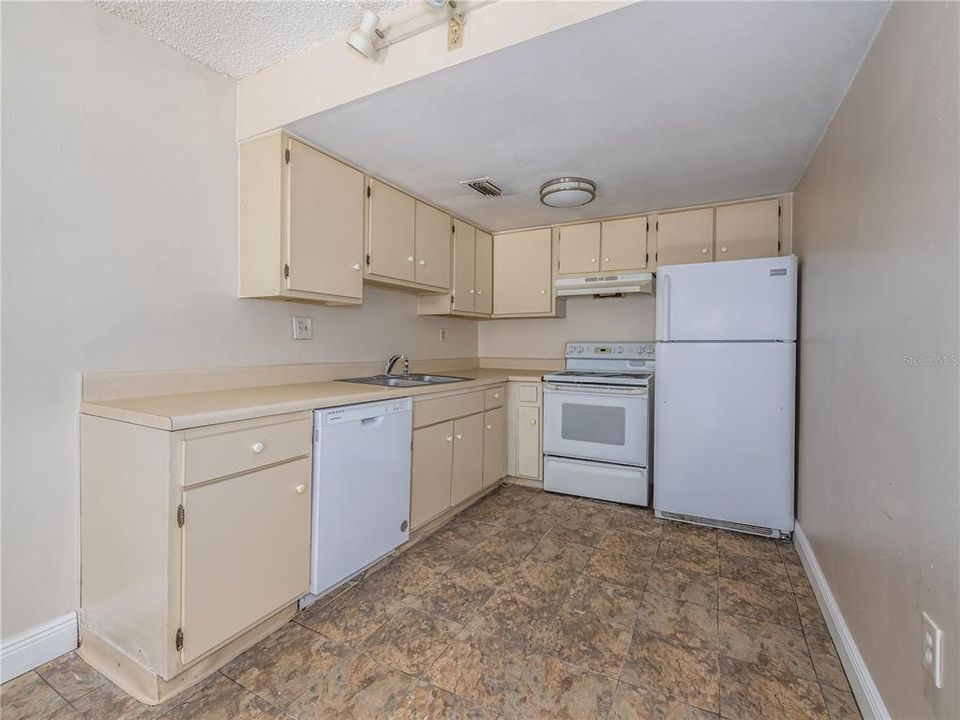 В аренду: $1,375 (2 спален, 1 ванн, 700 Квадратных фут)