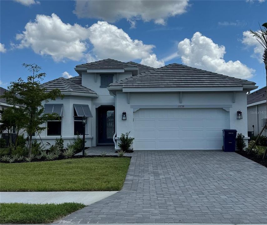 最近售出: $1,243,354 (3 贝兹, 3 浴室, 2275 平方英尺)