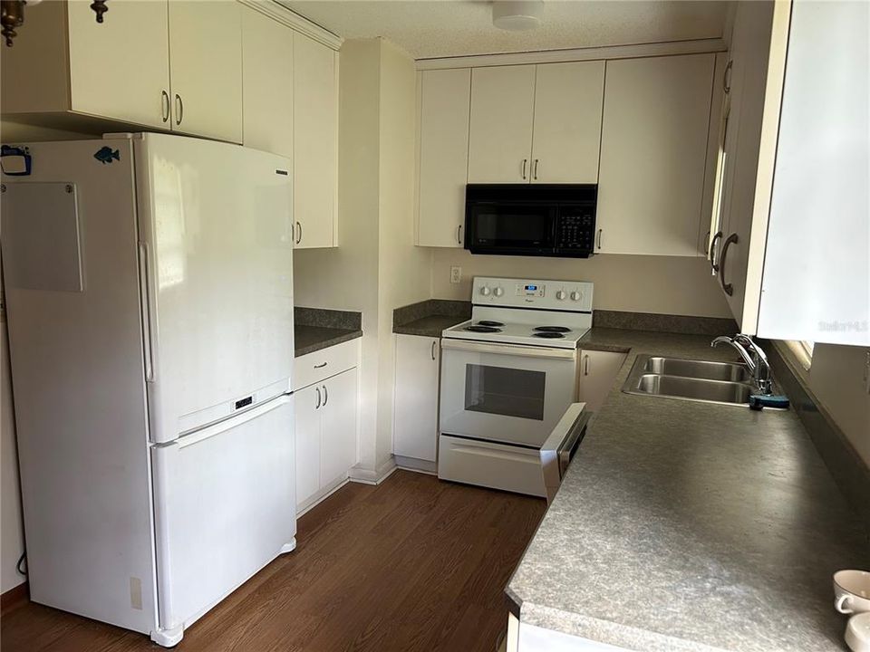 На продажу: $255,000 (2 спален, 1 ванн, 1152 Квадратных фут)