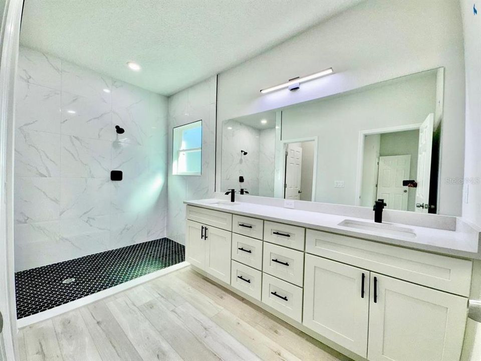 En Venta: $283,500 (3 camas, 2 baños, 1529 Pies cuadrados)