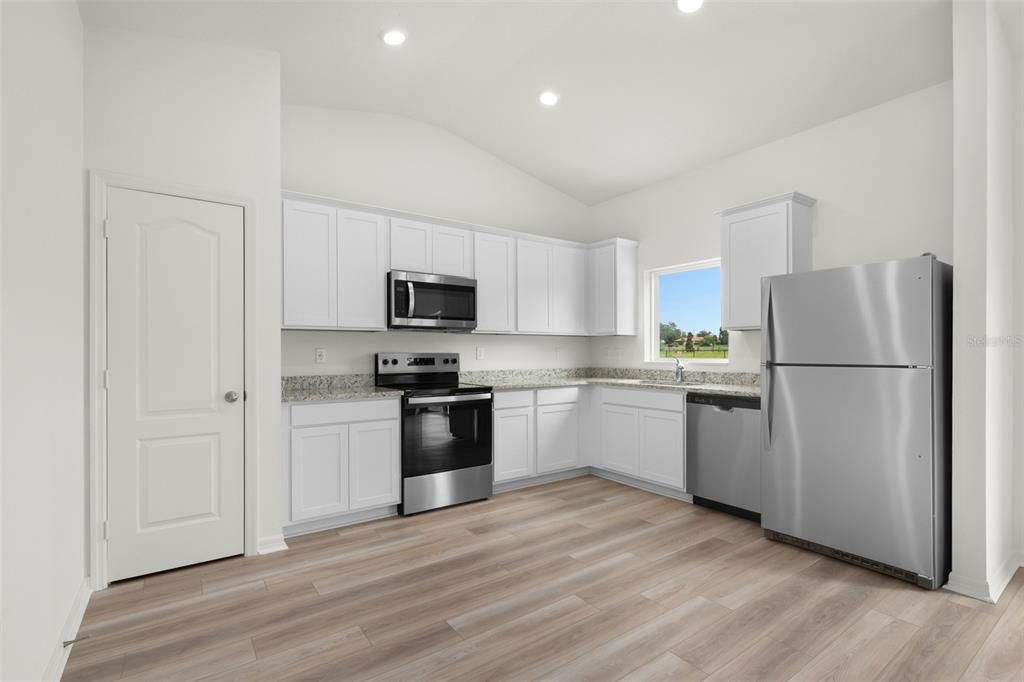 Active With Contract: $305,900 (3 beds, 2 baths, 1206 Square Feet)