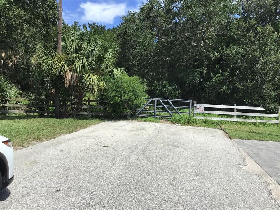 Activo con contrato: $114,800 (0.24 acres)