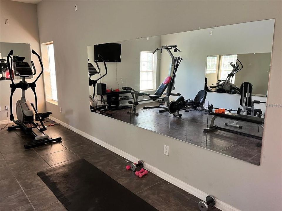 Activo con contrato: $492,900 (3 camas, 2 baños, 2376 Pies cuadrados)