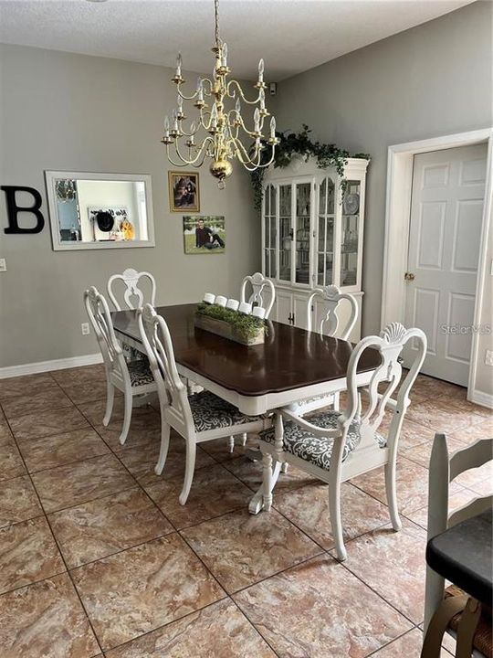 Activo con contrato: $492,900 (3 camas, 2 baños, 2376 Pies cuadrados)