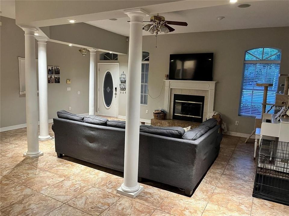 Activo con contrato: $492,900 (3 camas, 2 baños, 2376 Pies cuadrados)