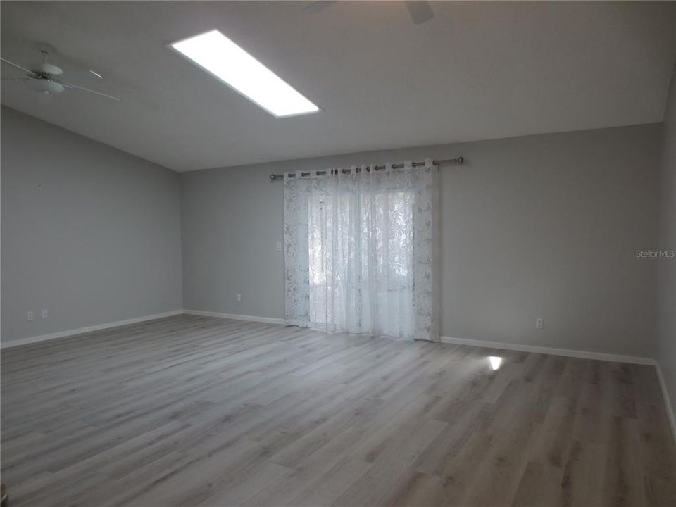 Activo con contrato: $2,575 (2 camas, 2 baños, 1263 Pies cuadrados)